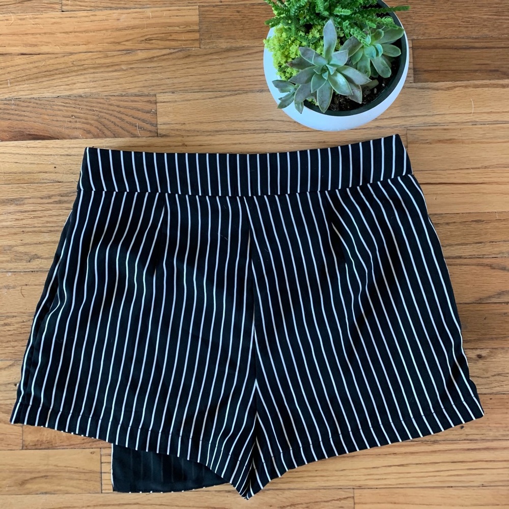 Forever 21 pinstriped skort